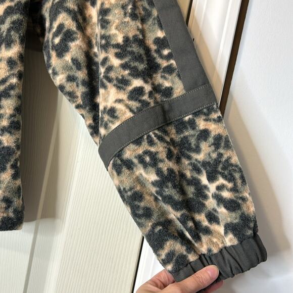 Calme Johnny Was Jacket Coat Half Zip Fleece Pullover Sweater Animal Print NWT M - Picture 9 of 9